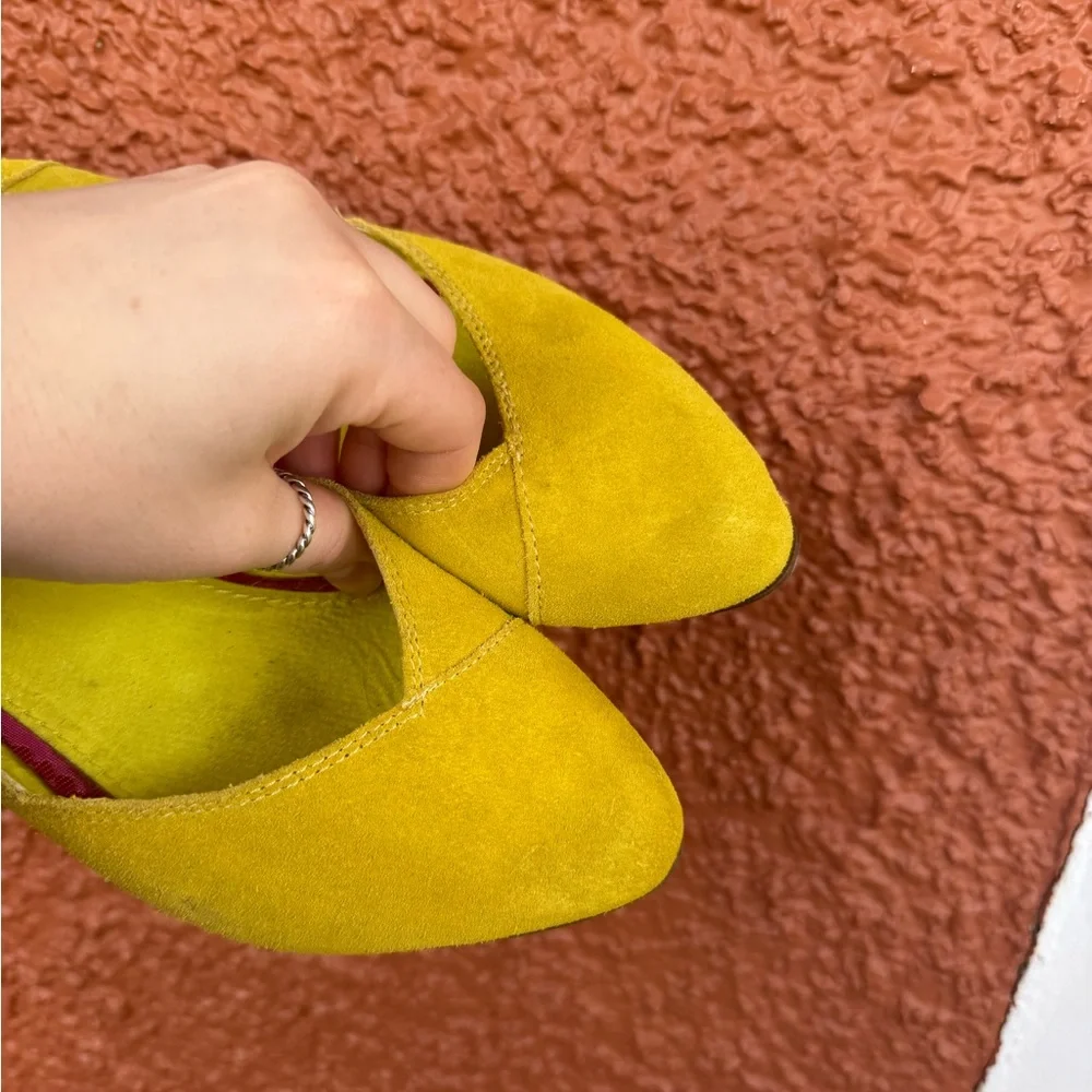 Toms Julie Flat Bright Yellow Bold Suede Pointed Toe Slip On 8.5 Business Casual - Picture 3 of 6